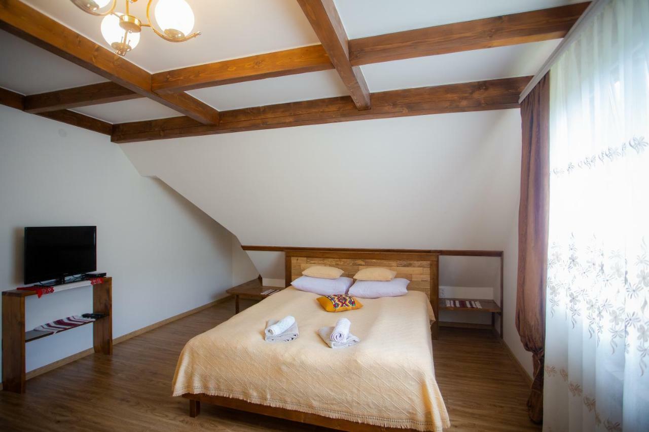 Hotel Сервус Guest Jaremče Exteriér fotografie