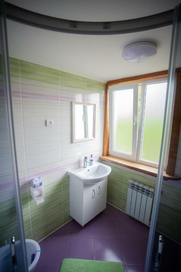 Hotel Сервус Guest Jaremče Exteriér fotografie