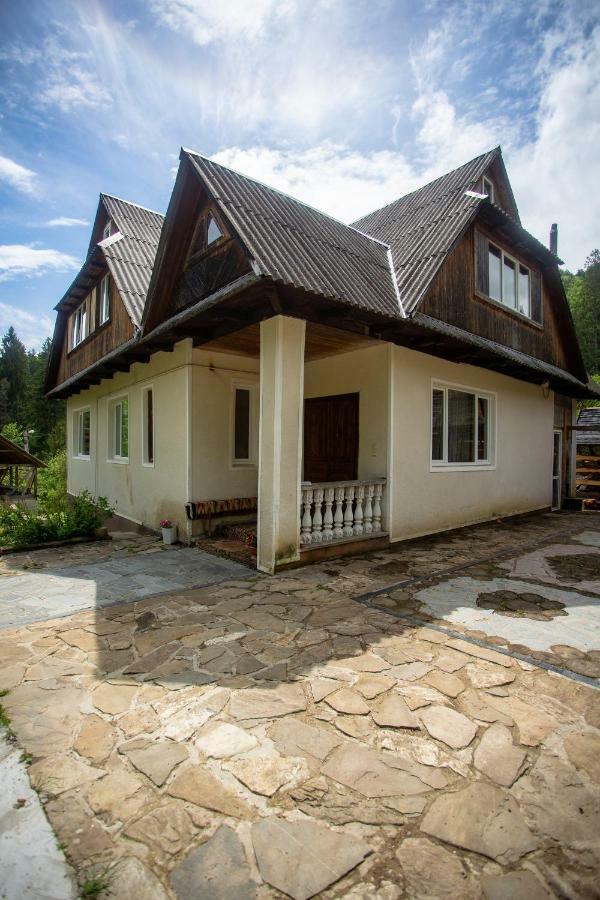 Hotel Сервус Guest Jaremče Exteriér fotografie